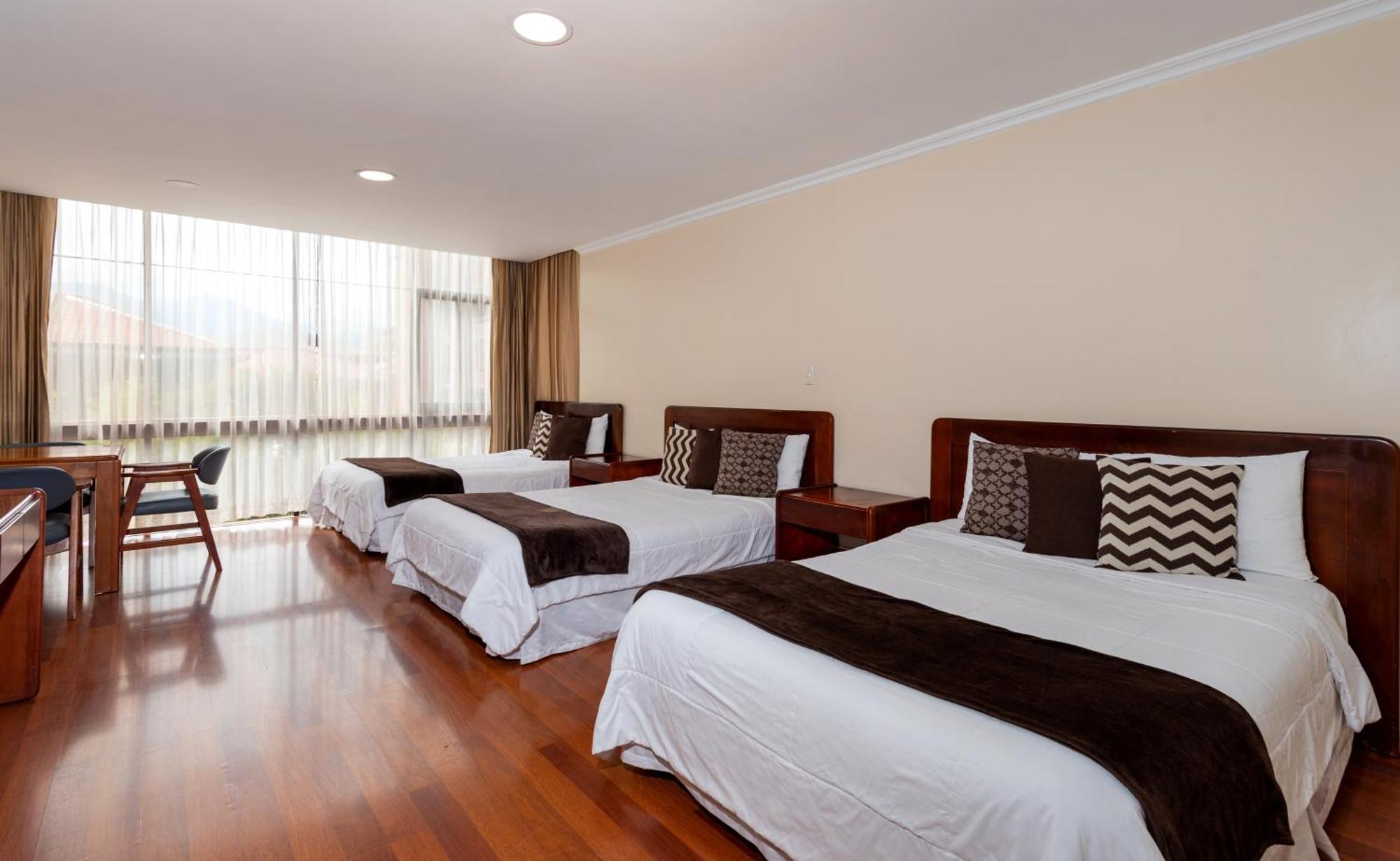 Hotel Nass Pinar Del Lago クエンカ エクステリア 写真