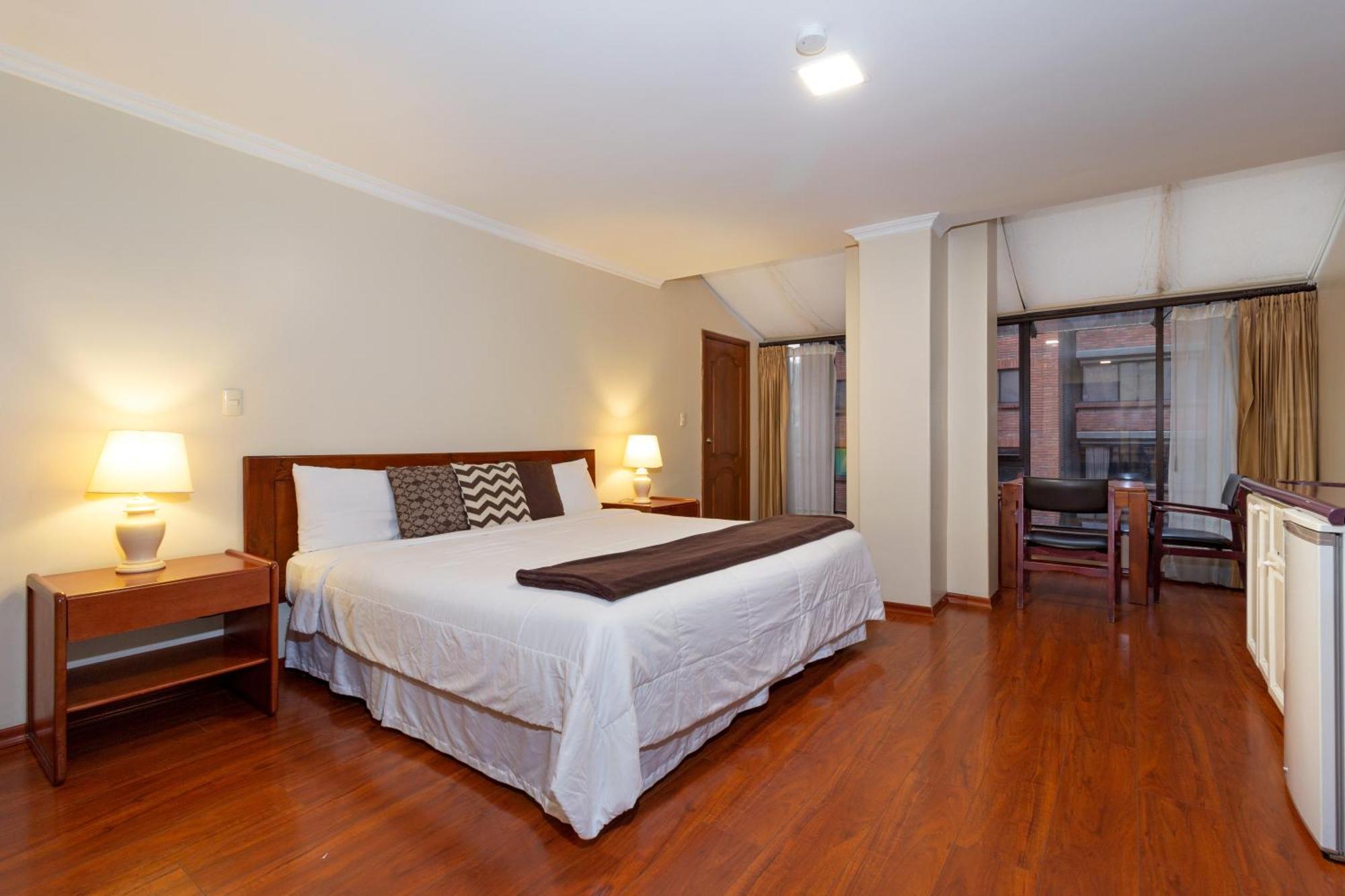 Hotel Nass Pinar Del Lago クエンカ エクステリア 写真