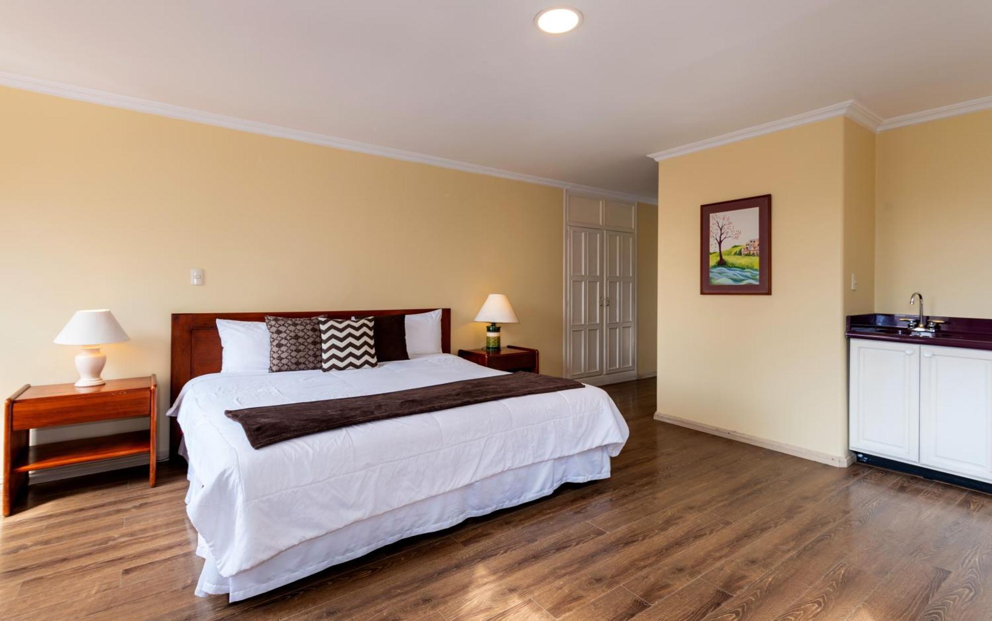 Hotel Nass Pinar Del Lago クエンカ エクステリア 写真